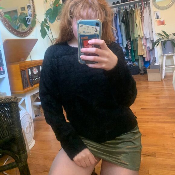 ✨ city chic ✨ feather-yarn black sweater - Picture 1 of 3